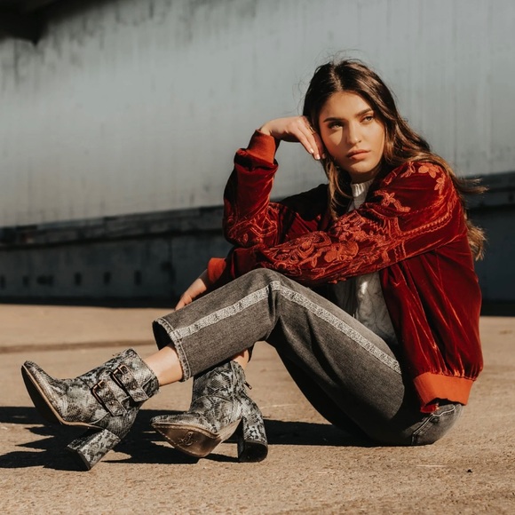 Freebird Blue Multi/Snake Joey, EUC - Picture 3 of 10